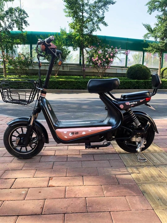 二手雅迪 电动车 买一送五助力电瓶车