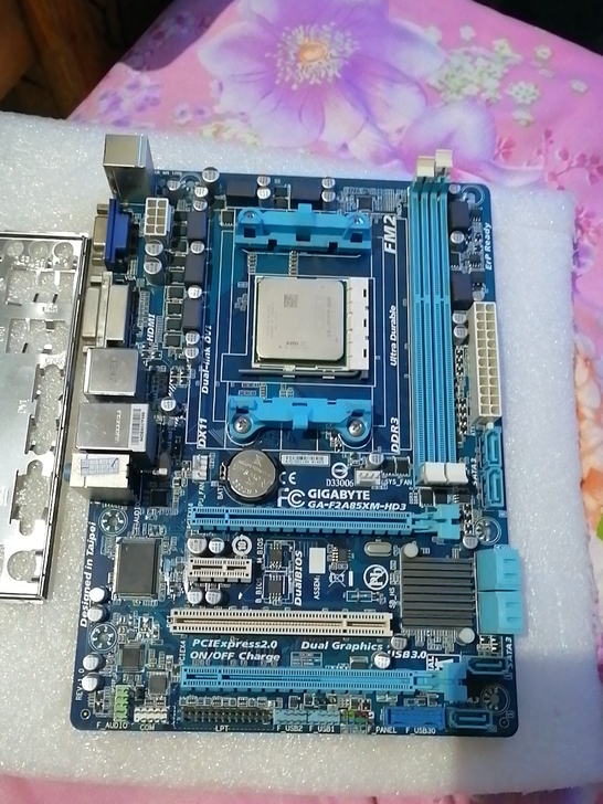 技嘉GA F2A85XM+FM2四核740...