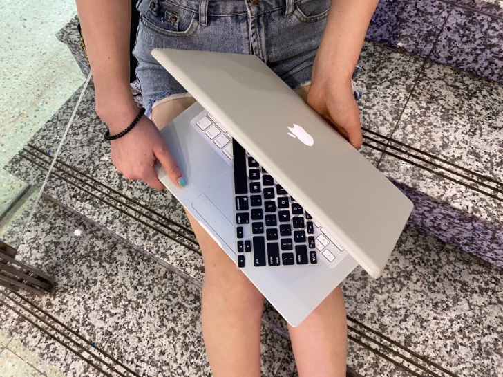 个人闲置苹果MacBook pro##amp；nbsp；##amp；nbsp； 转让一台苹果电脑