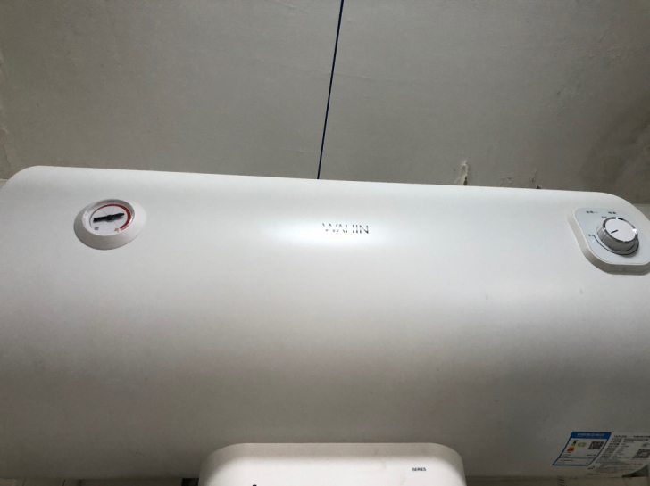 美的电热水器，60L，用了1年多一点点时间...