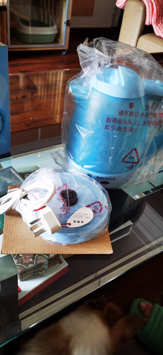 全新电热水壶。
