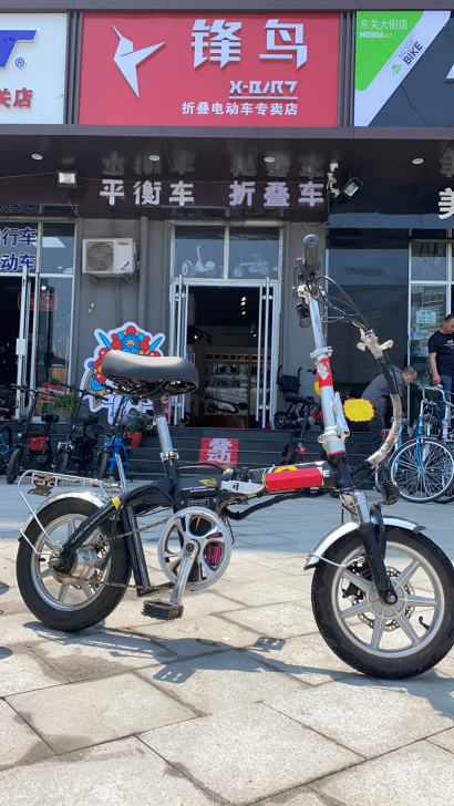 代驾师傅替换下来的折叠电动车，实体店买的，...
