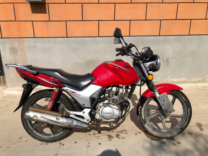 本田125跨骑摩托车 一打就着 骑着舒适 ...