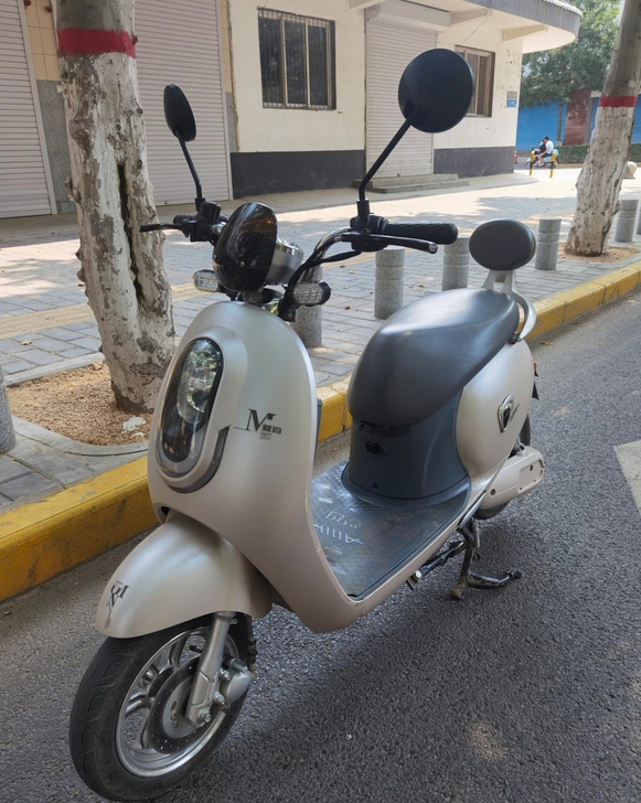 爱玛电动车，使用一年多，手续齐全，60v2...