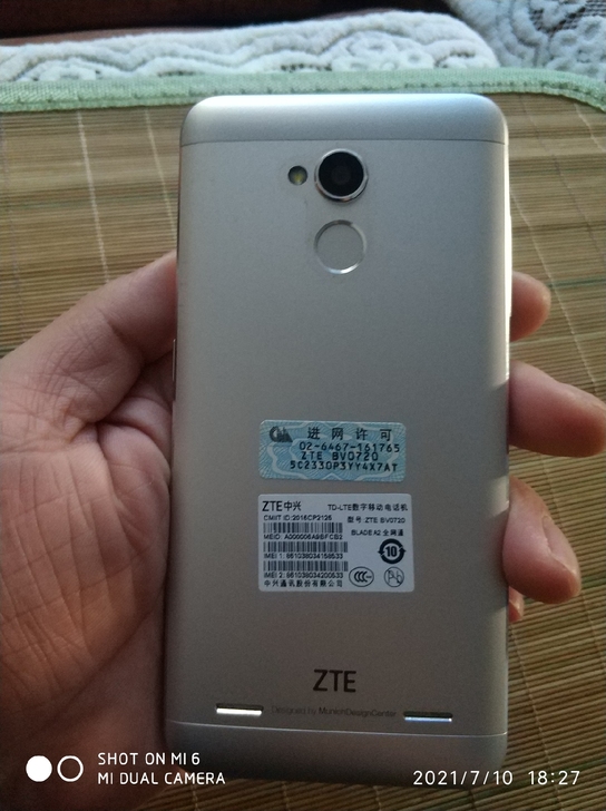 中兴手机,前期自用手机,外观如新无丝毫磕碰...