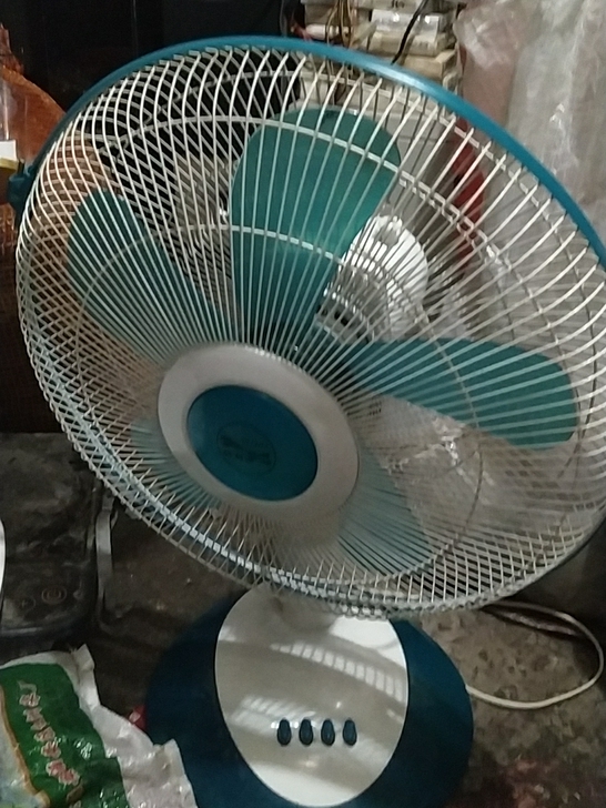 电风扇台式风扇丶质量可以，有份量，设计有点...