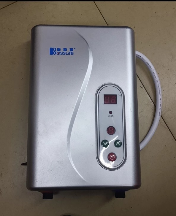 堡斯莱即热热水器,搬家闲置,生产日期是20...