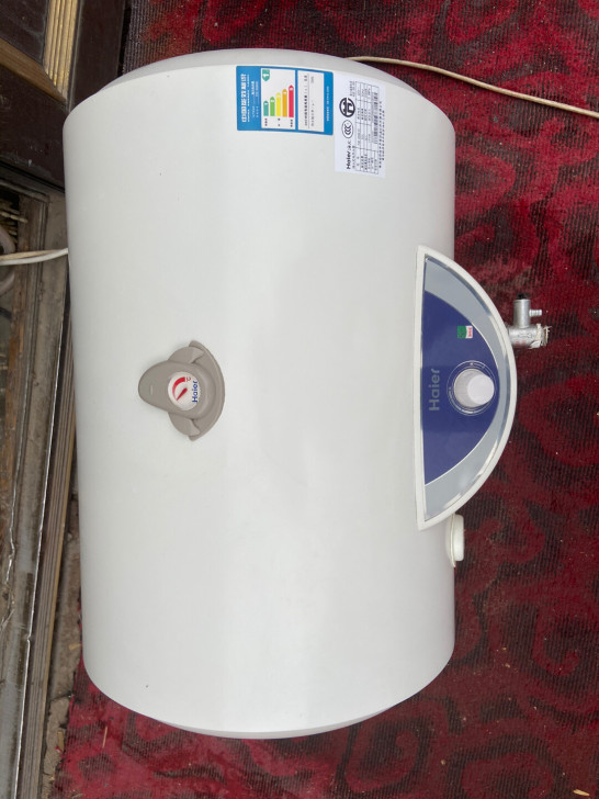 海尔热水器,九成新,50升,好使无拆修,