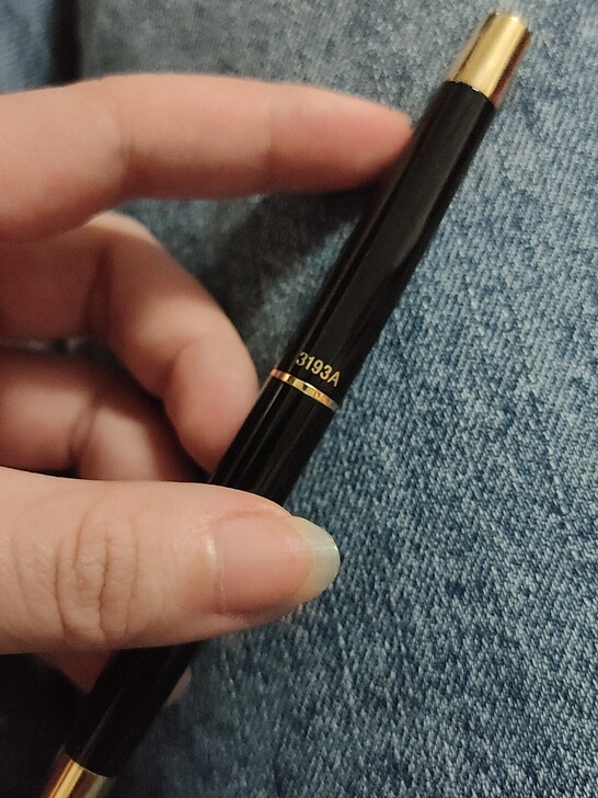 依人美工尖钢笔 型号是3193A 14一支...