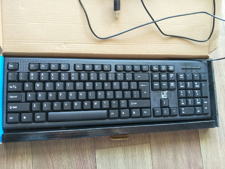 最普通的黑色键盘  全新
