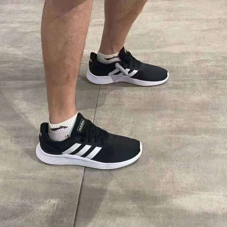 179包邮，阿迪男经典三条杠轻便透气跑鞋，...