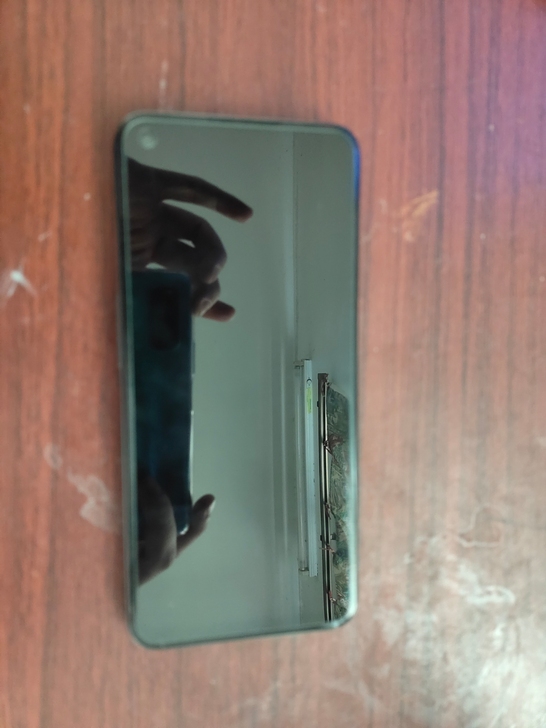 realme q3 黑色，8+128，贴了...
