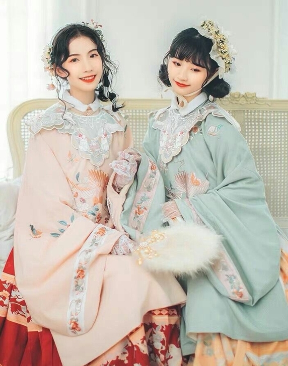 汉尚华莲绝版海棠春，两个颜色的上袄都有