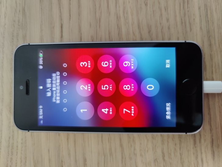 苹果iphone se 32G ,成色95...