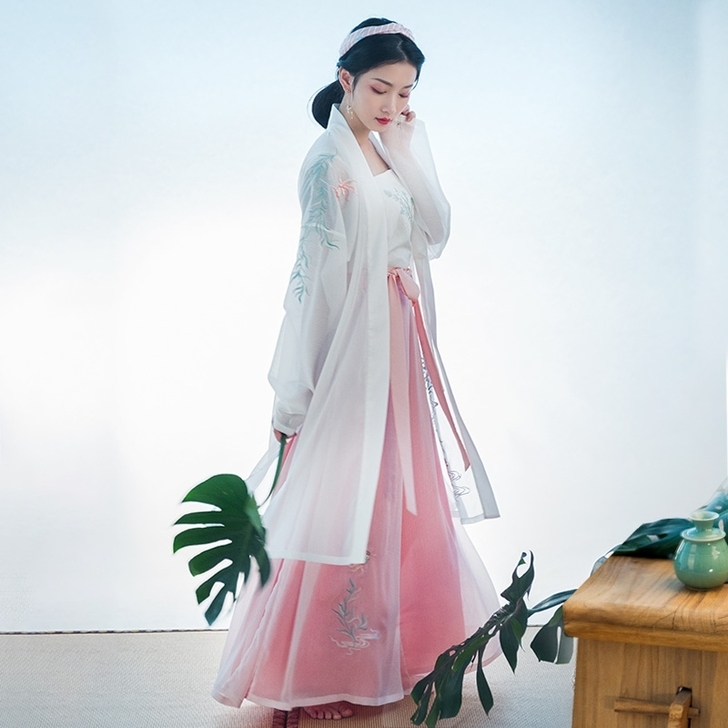 汉服一只jio出坑