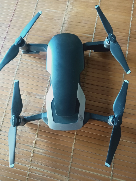 出售大疆御AIR三电版,9成新飞机正常使用...