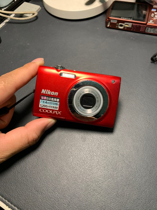 尼康S2500 CCD卡片机。数码相机