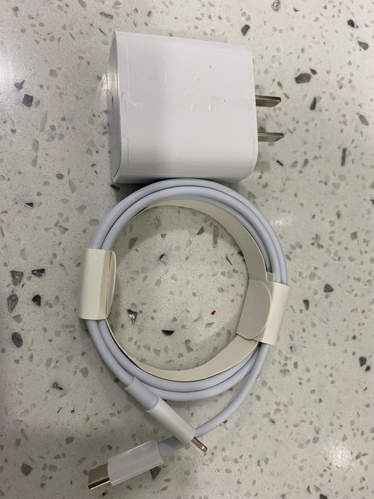 个人闲置转让一套苹果12用的充电器，20w...