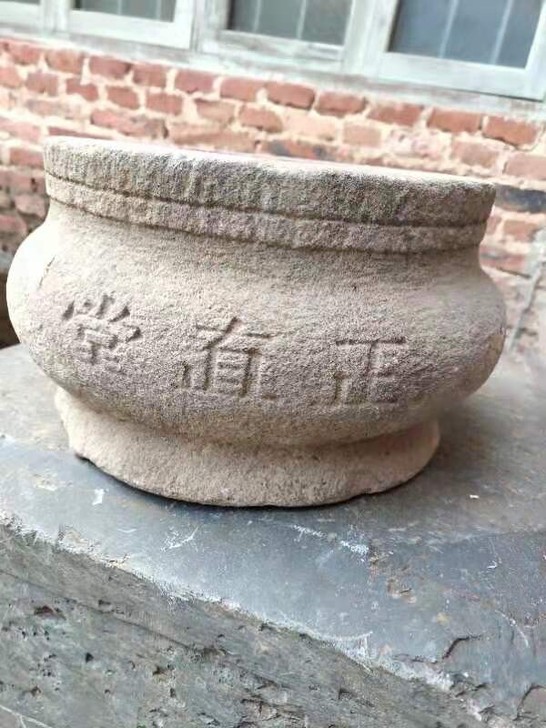 古董藏品，花刚岩石香灶，高18cm，宽24...