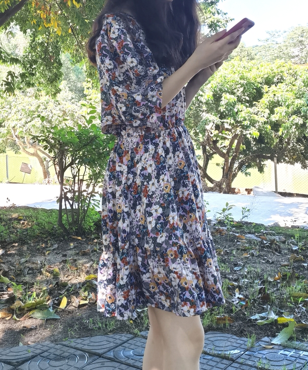 碎花连衣裙泡泡袖有拉链
