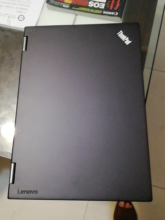 联想yoga260笔记本(屏有瑕)。