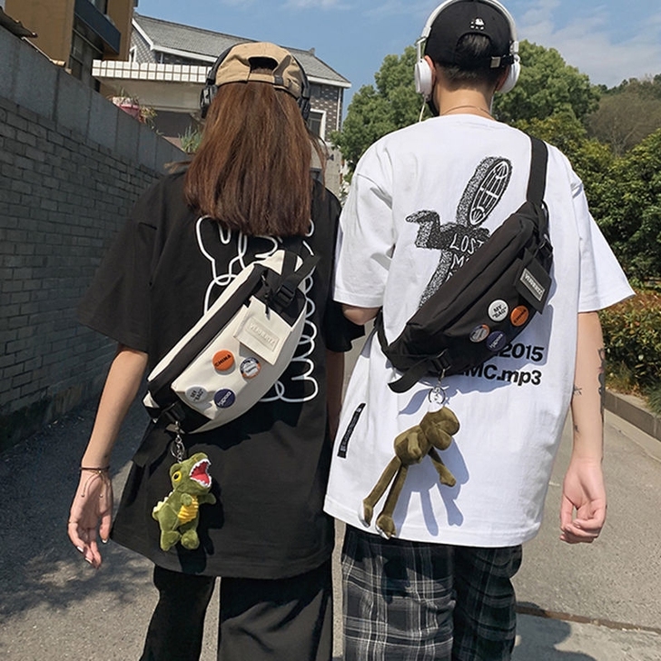【低价出售】ins潮牌胸包男2021新款腰...