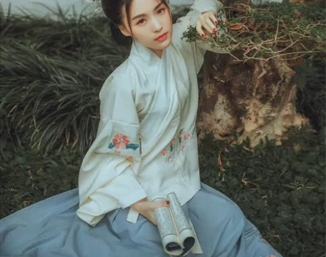 流年惜雨（花团扇）原创明制交领袄裙琵琶袖子...