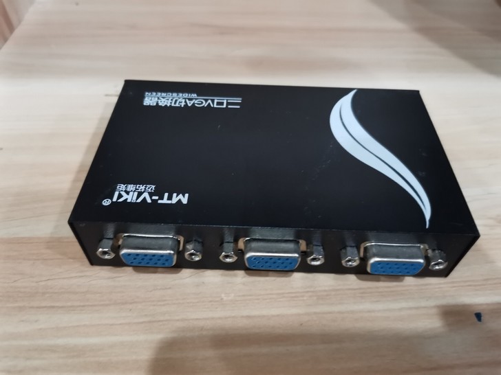 MT-15-2CF迈拓维矩2口VGA切换器...