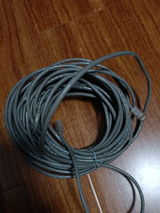 长网线,不知道几米的,没量,挺长的,适合长...