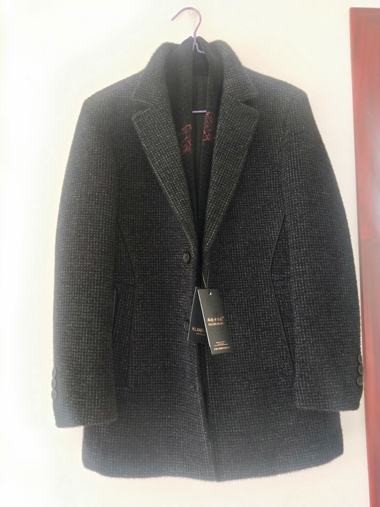 转卖华伦卡帝狼大衣，实体店购入价1680元...