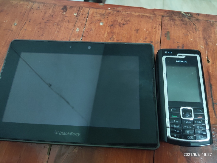 闲置黑莓平板Playbook,闲置诺基亚N...