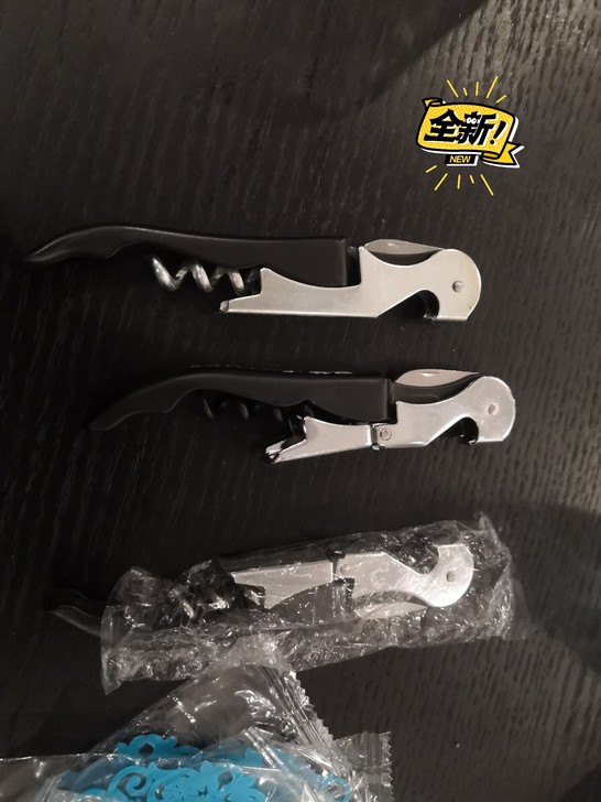 三个红酒开瓶器,6个杯垫,谁需要便宜拿走