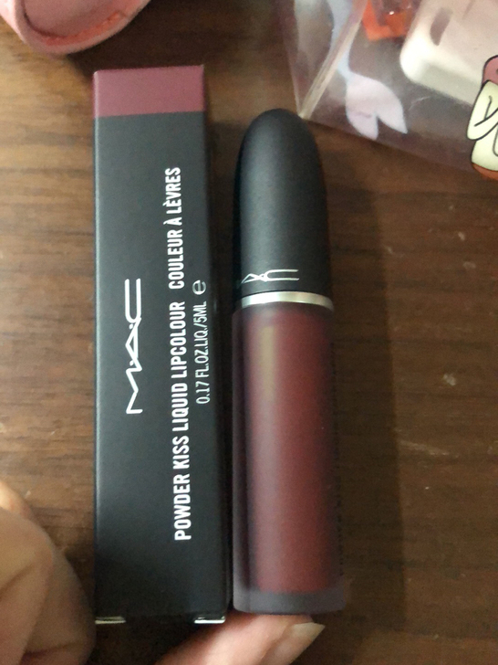 mac994唇釉梅子色 可去小红书看看颜色...