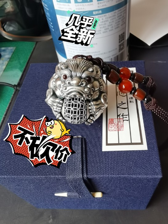 抱着的球可以转动，背面的珠子也都可以转动。...