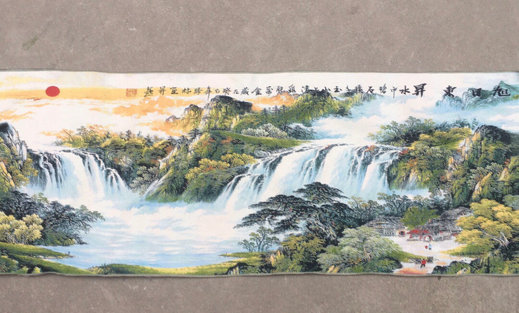 未装裱刺绣画，旭日东昇，尺寸:长160厘米...