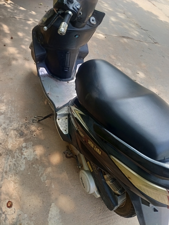 雅迪125踏板摩托車 ，一鍵就可以启动，發...
