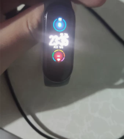 小米手环5 标准版，贴着膜的，屏幕没有划痕...