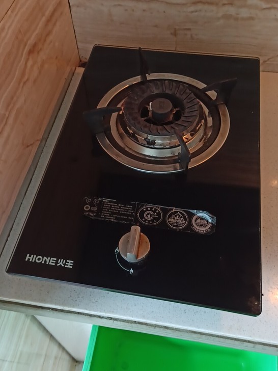 火王单孔天然气炉灶，至少九成新，用了半年多...