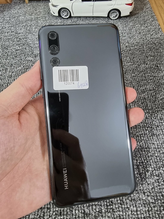 高配版 6+128华为p20pro 麒麟9...