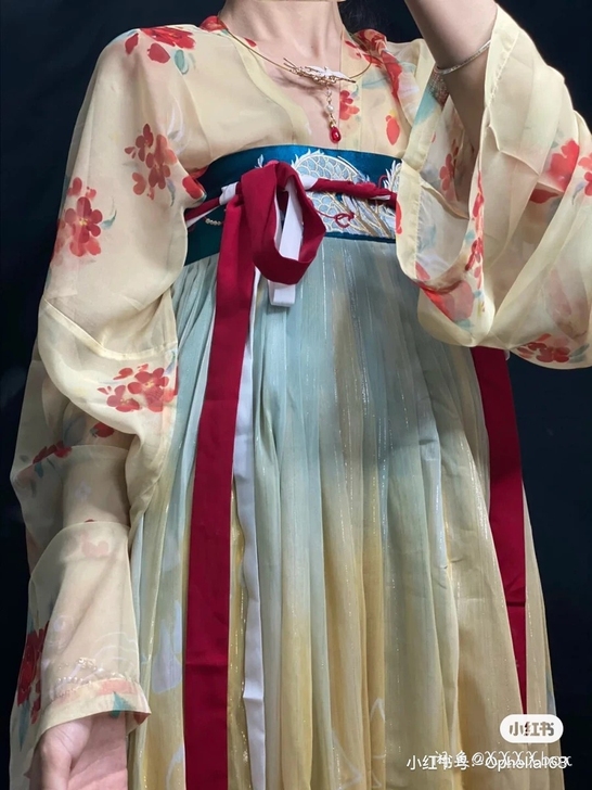 佛系收汉服十三余春归,龙女,遇见神鹿