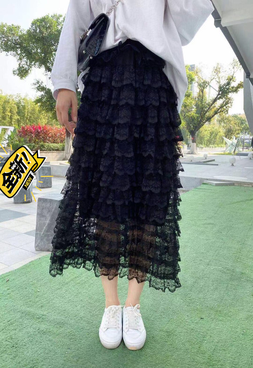 家里买了3条相同款式的蛋糕裙,所以处理一条...