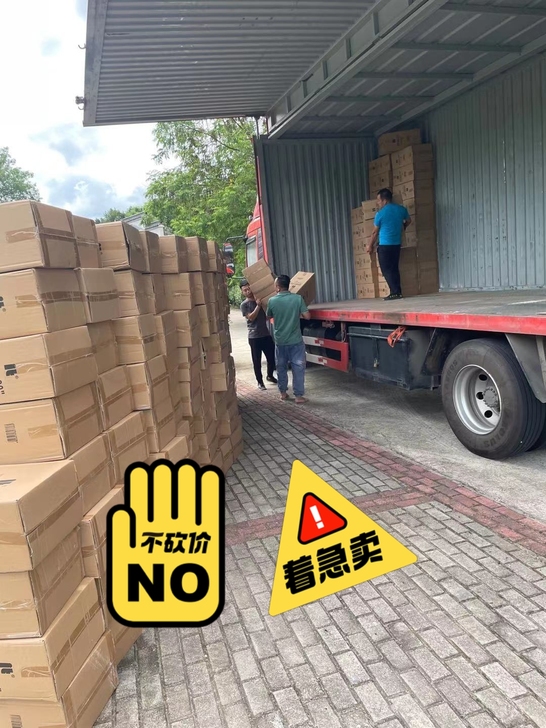 新产品，闲置价。抵账一批it20寸银色行李...