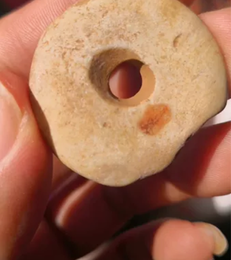 石器时代 白色地方石头 壁 打灯不透 挺...
