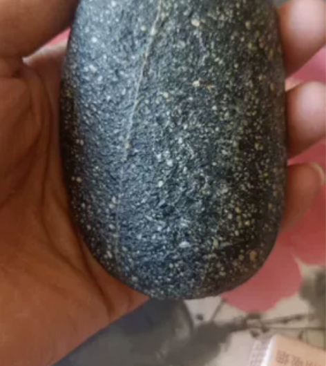 遗址捡石器时代的石锤 感兴趣的话点“我想要...