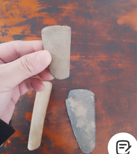 石器时代。石斧,石杵,石刀,石镰。 4件2...