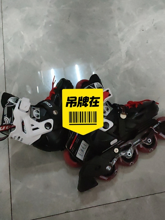 新买的美洲狮轮滑鞋,因为朋友送了一双,所以...