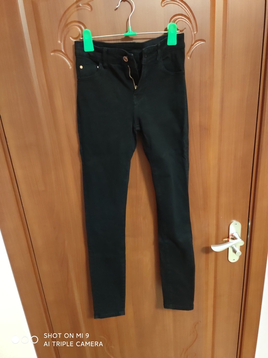 黑色，灰蓝色牛仔裤，经典，百搭，