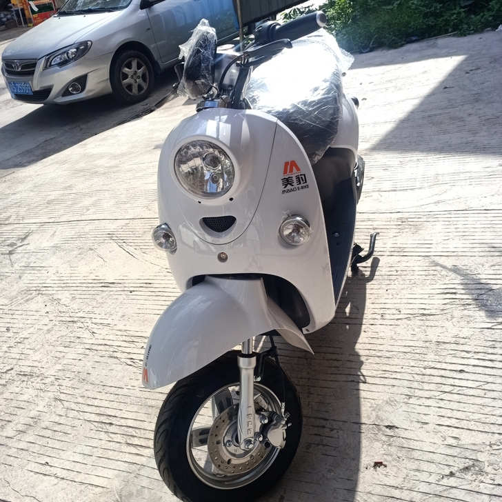 全新电动车