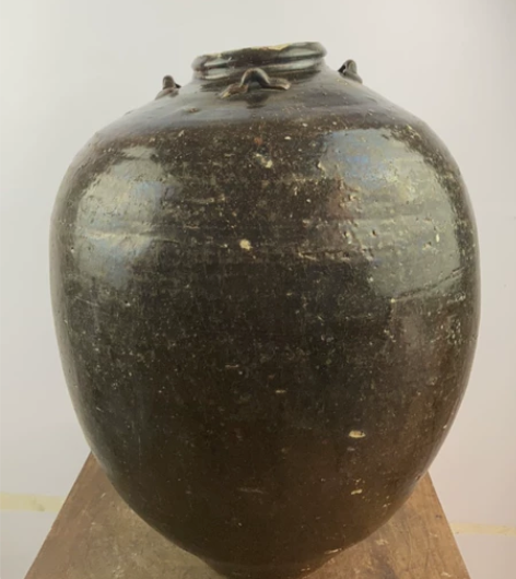 民俗粗陶，造型似梅瓶，四系完整 高44cm...