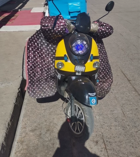 小龟摩托车125CC燃油踏板助力车男女款机...
